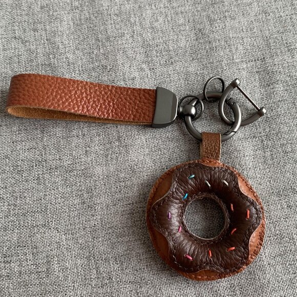handmade leather keychain - Picture 4 of 4